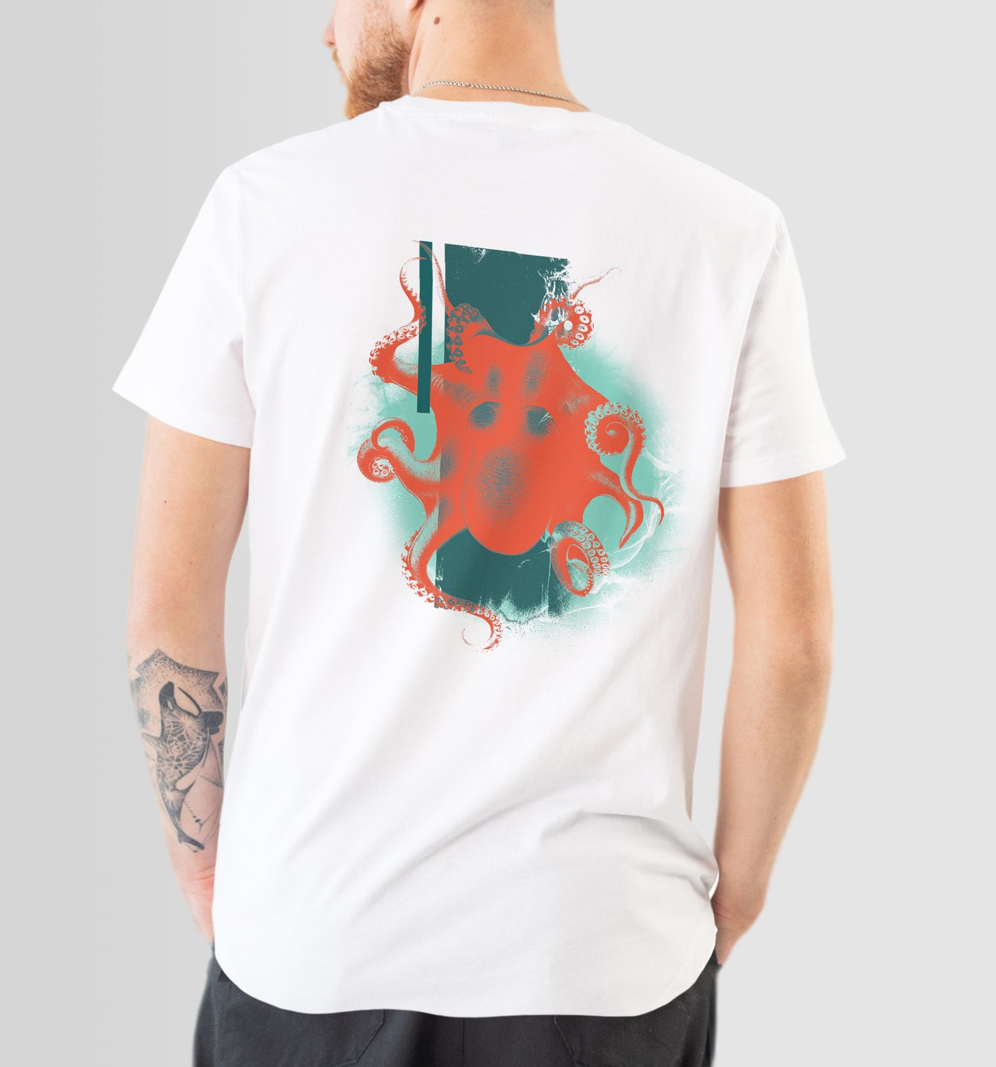 White t-shirt with octopus print |