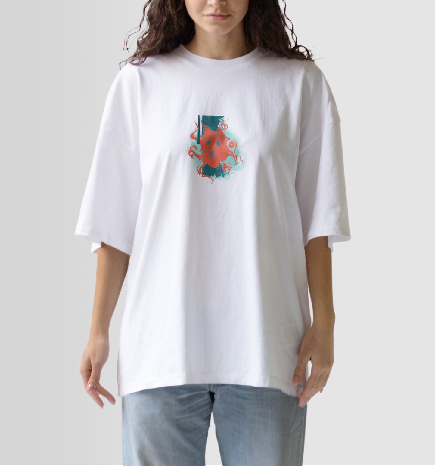 White t-shirt with octopus print |