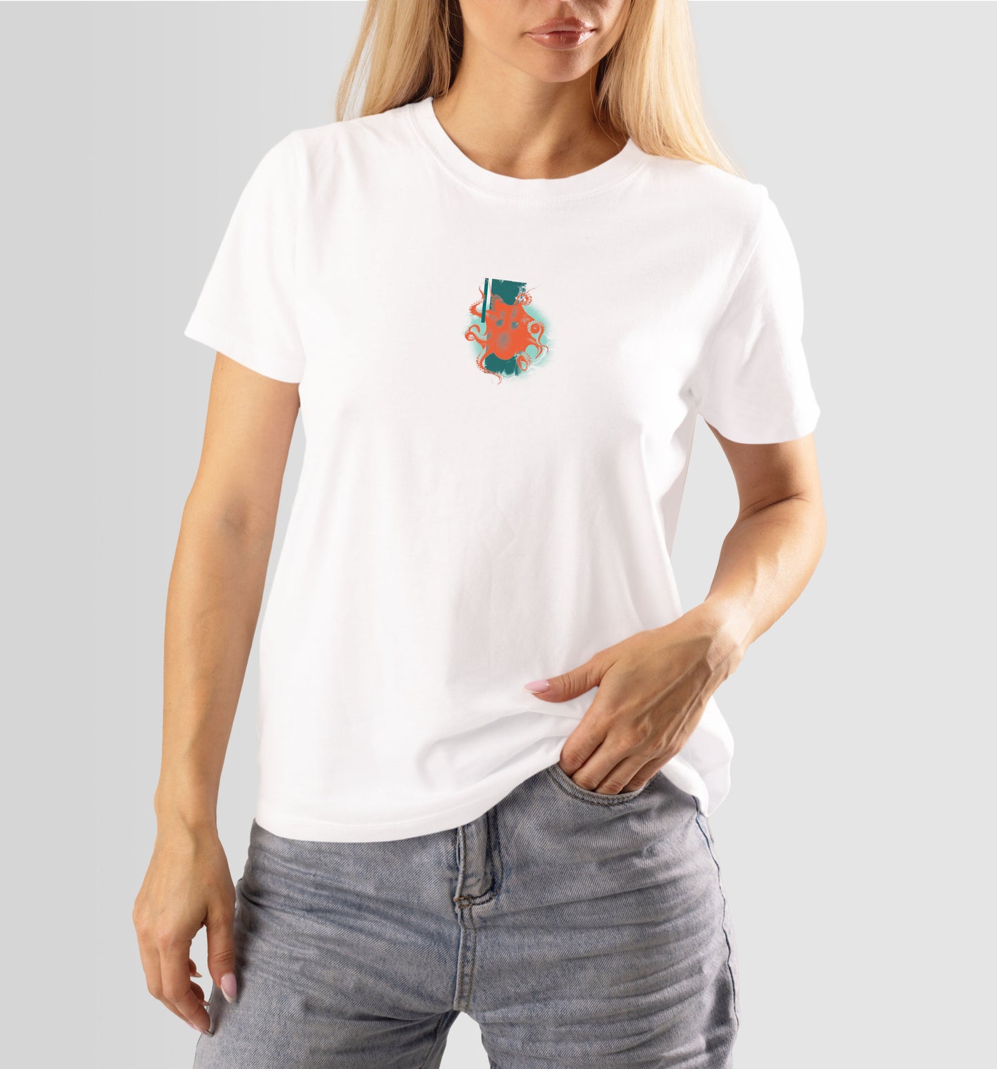White t-shirt with octopus print |