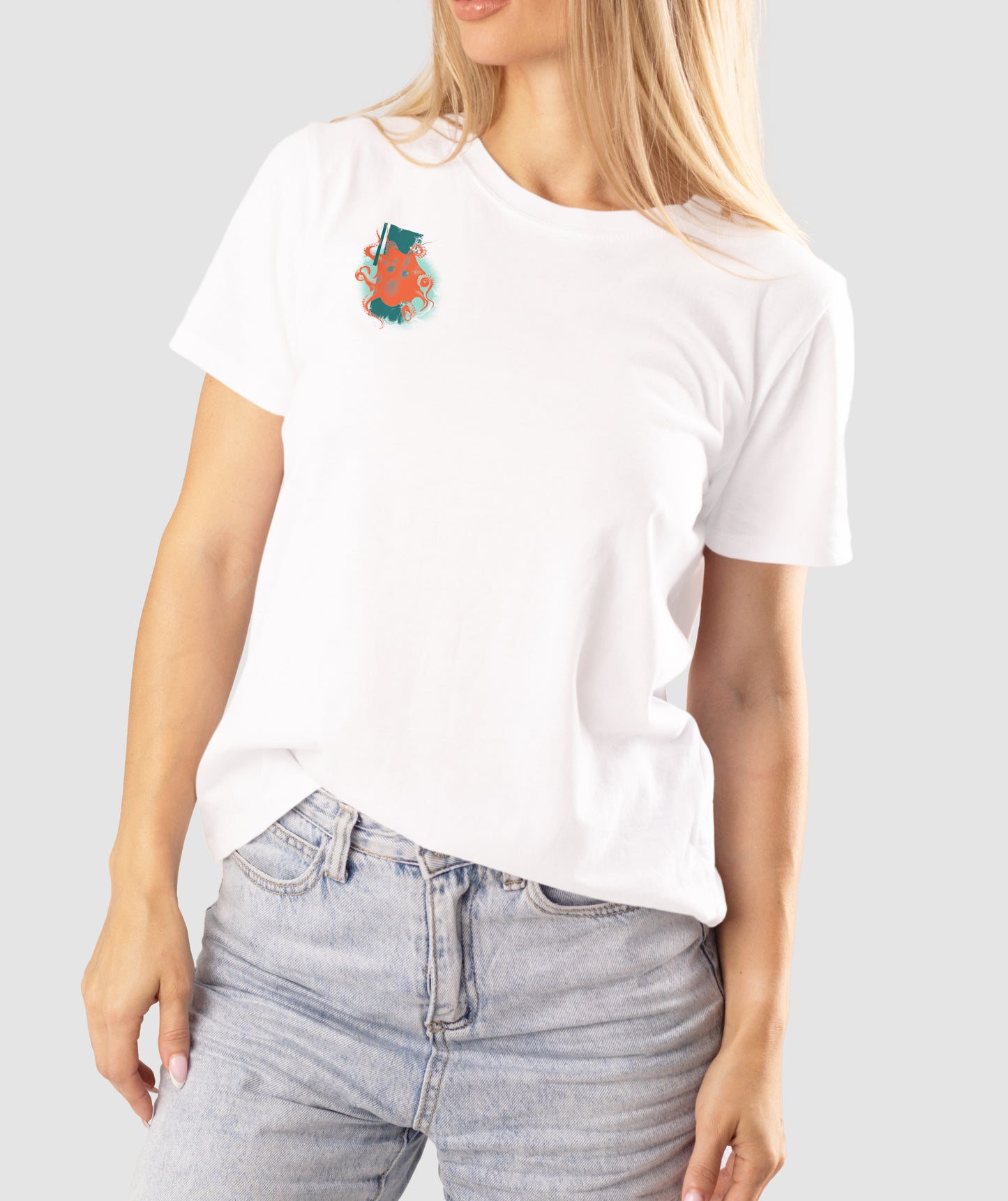 White t-shirt with octopus print |